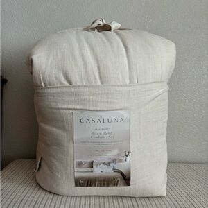 NWT King/ California King Heavyweight Linen Blend
Comforter & Sham Set Natural